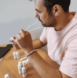 Création de parfum sur mesure pour bougies parfumées haut de gamme